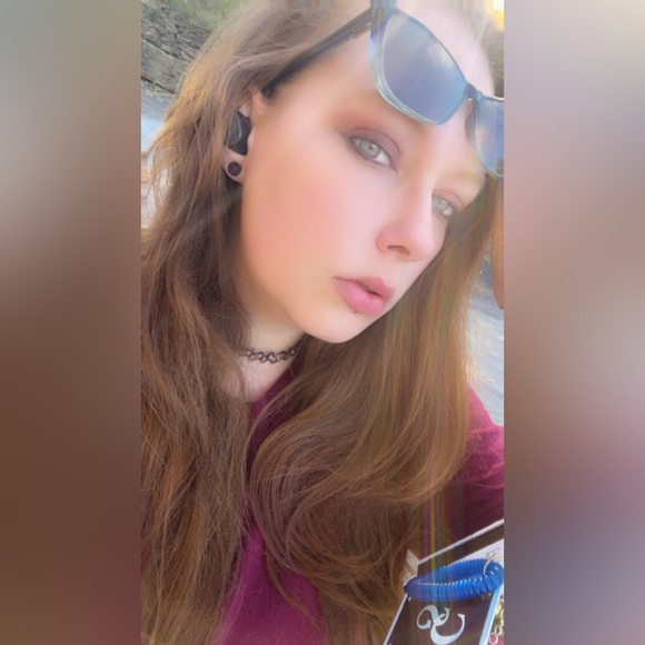 Meet your Posher, Bri! - Picture 3 of 7